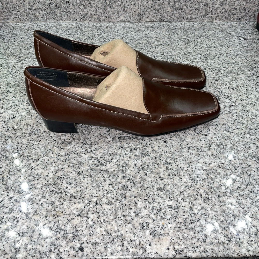 Elegant Brown Leather Loafers - Picture 3 of 4